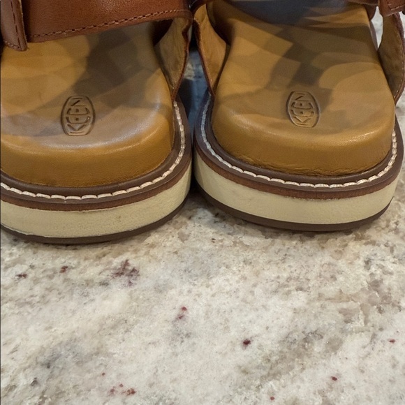 KEEN Women's Lana Cross Strap Open Toe Leather Sandal - Picture 8 of 9